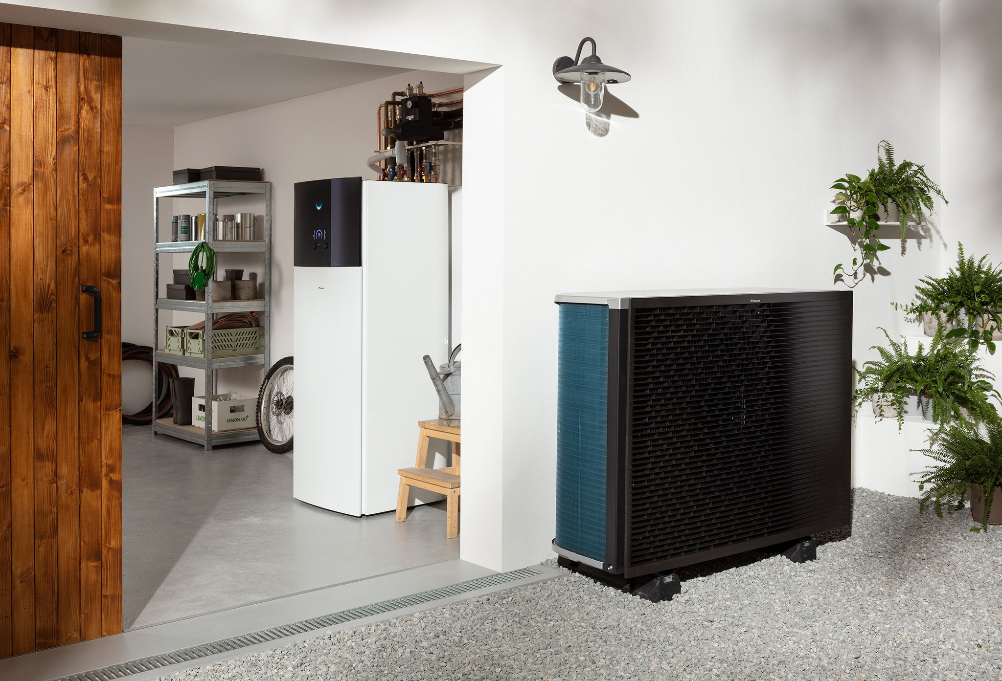 Tepelné čerpadlo Daikin Altherma nainštalované v technickej miestnosti.